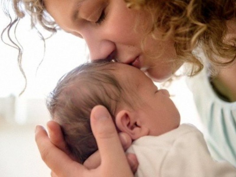 allattamento a richiesta e cura del neonato